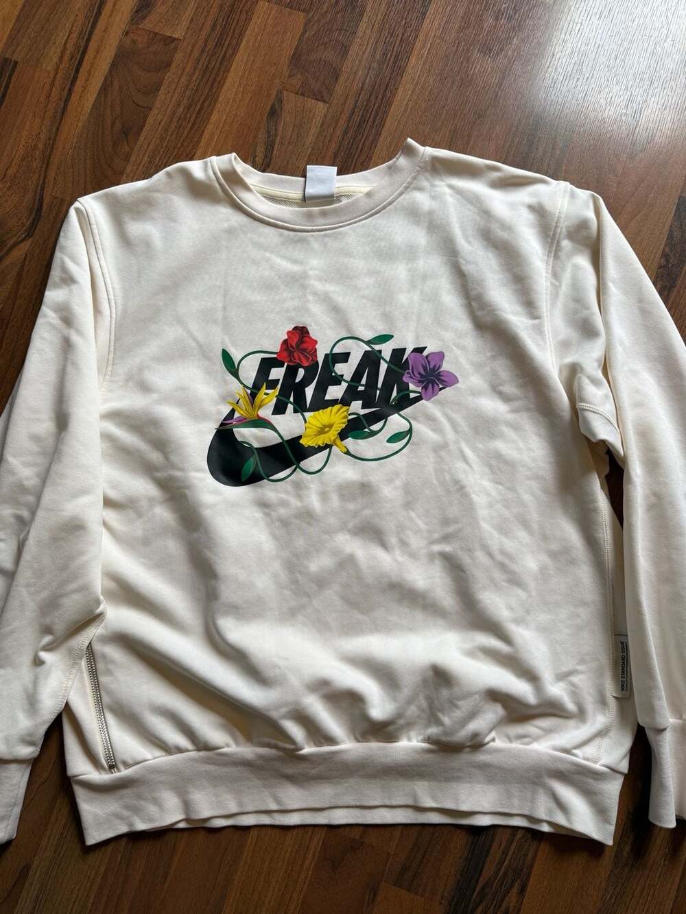 Nike Giannis Standard Issue Dri-FIT Graphic Basketball Crewneck Sweatshirt